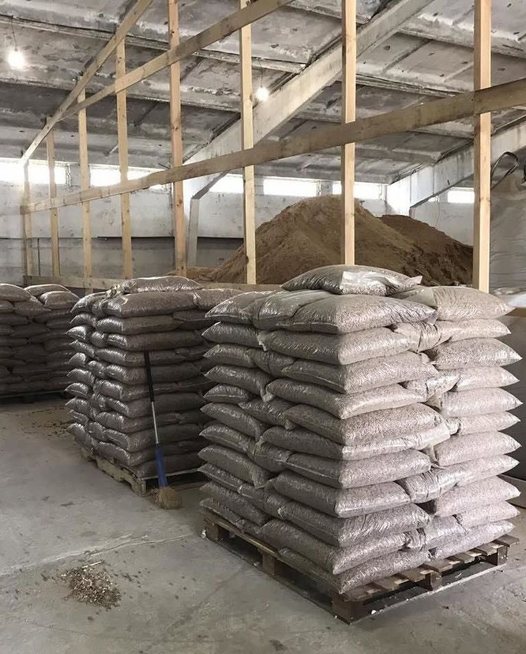 Certified ENplus A1 Wood Pellets – Reliable & Eco-Friendly Fuel — 15 kg Bag